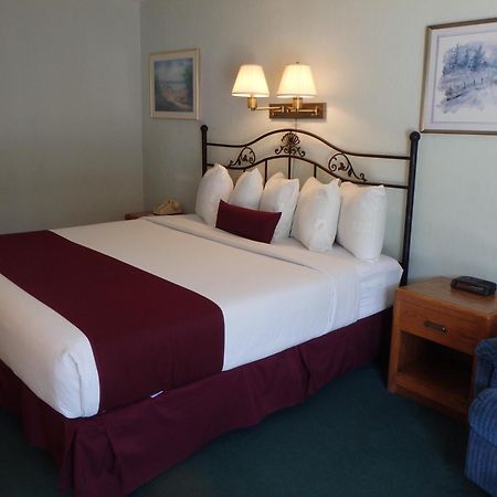Americas Best Value Inn Saint Ignace Habitación foto