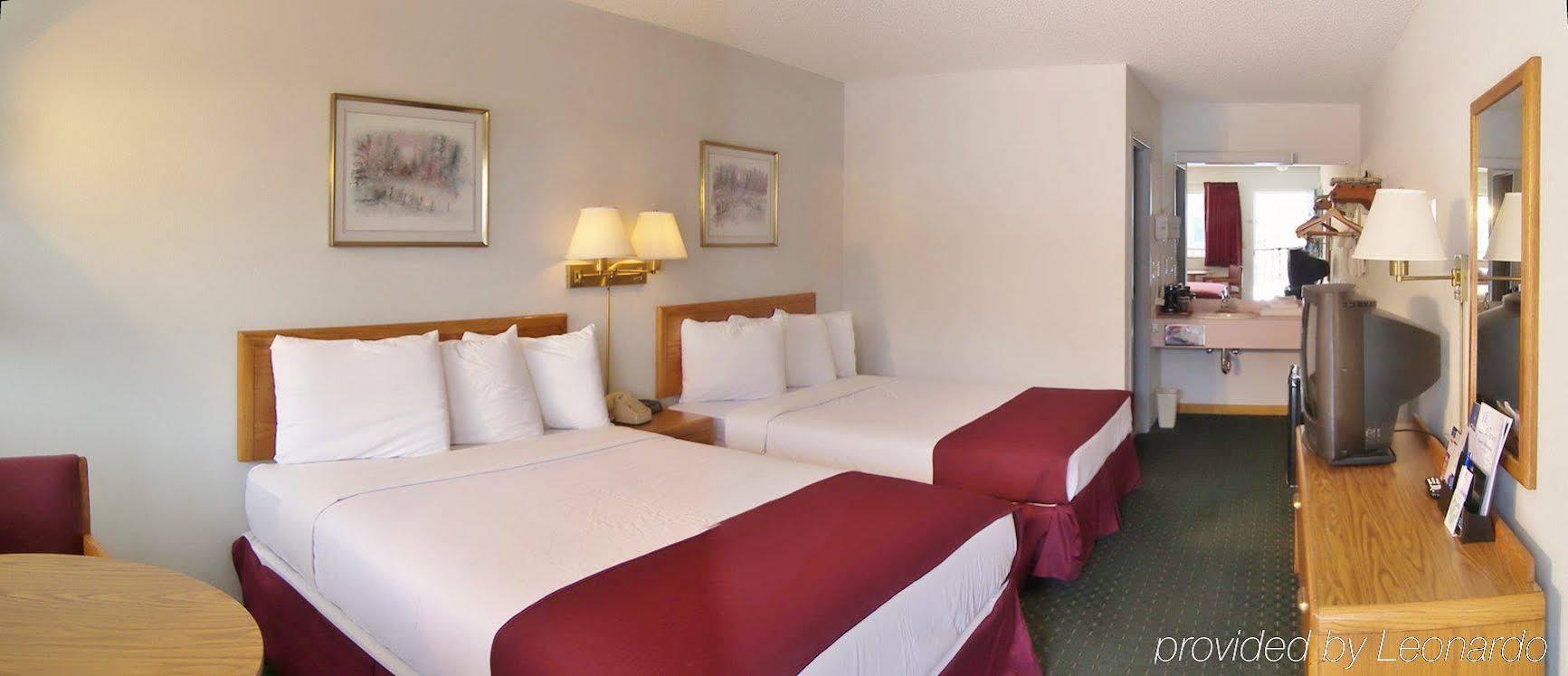 Americas Best Value Inn Saint Ignace Exterior foto