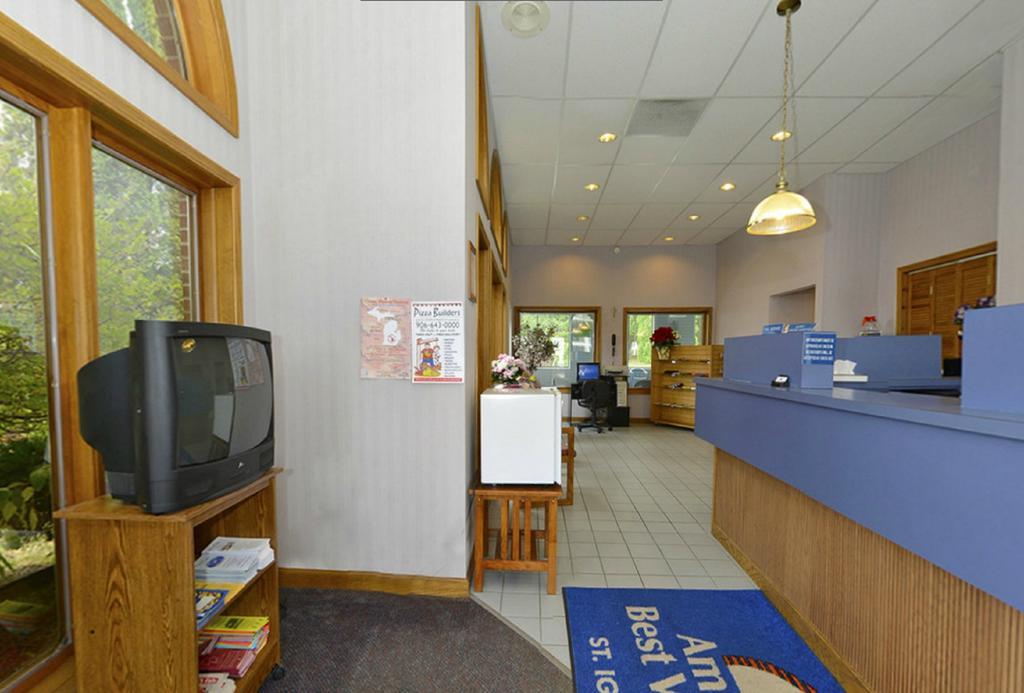 Americas Best Value Inn Saint Ignace Exterior foto