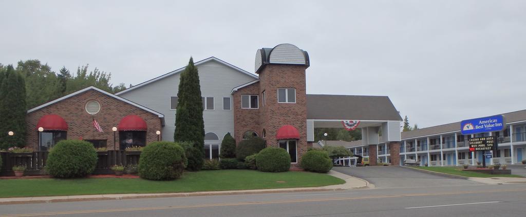 Americas Best Value Inn Saint Ignace Exterior foto