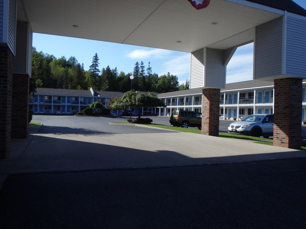 Americas Best Value Inn Saint Ignace Exterior foto