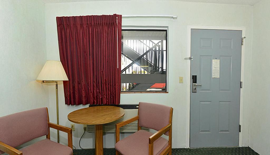 Americas Best Value Inn Saint Ignace Exterior foto