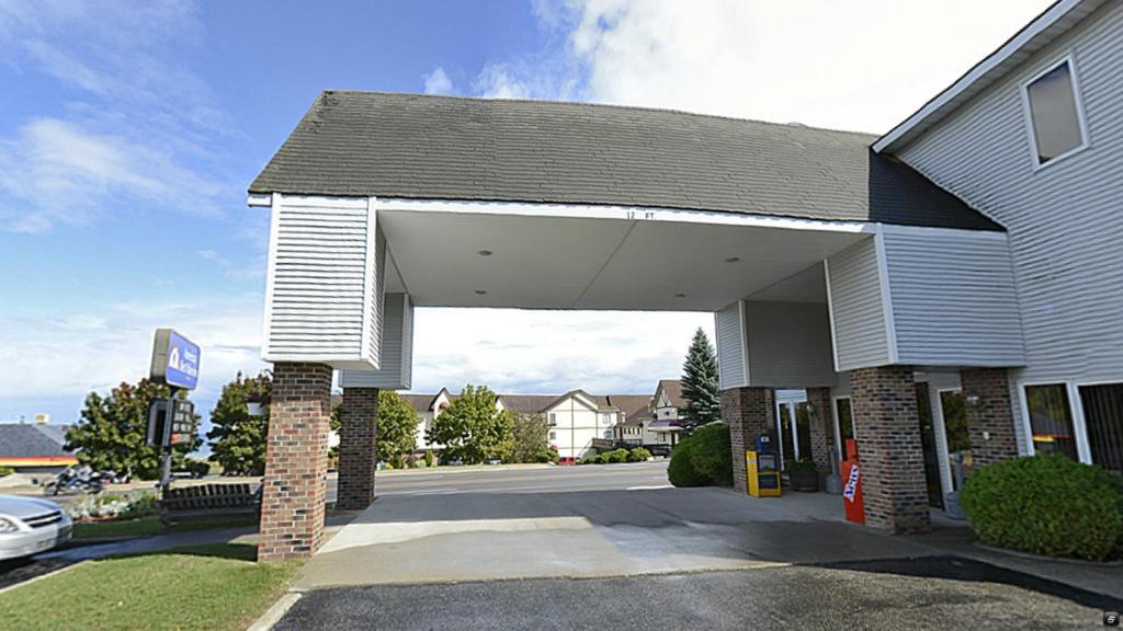 Americas Best Value Inn Saint Ignace Exterior foto