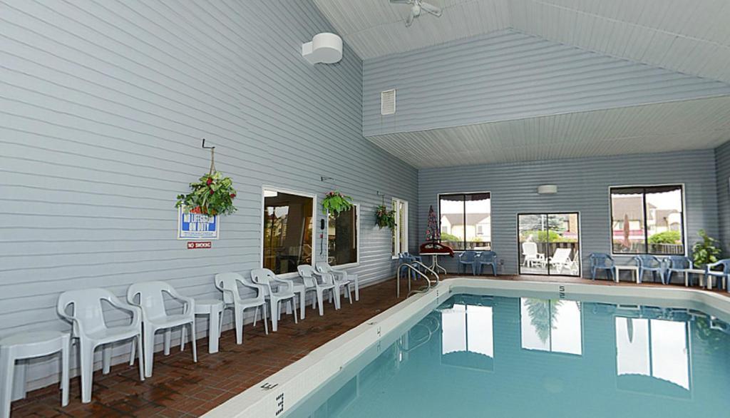 Americas Best Value Inn Saint Ignace Exterior foto