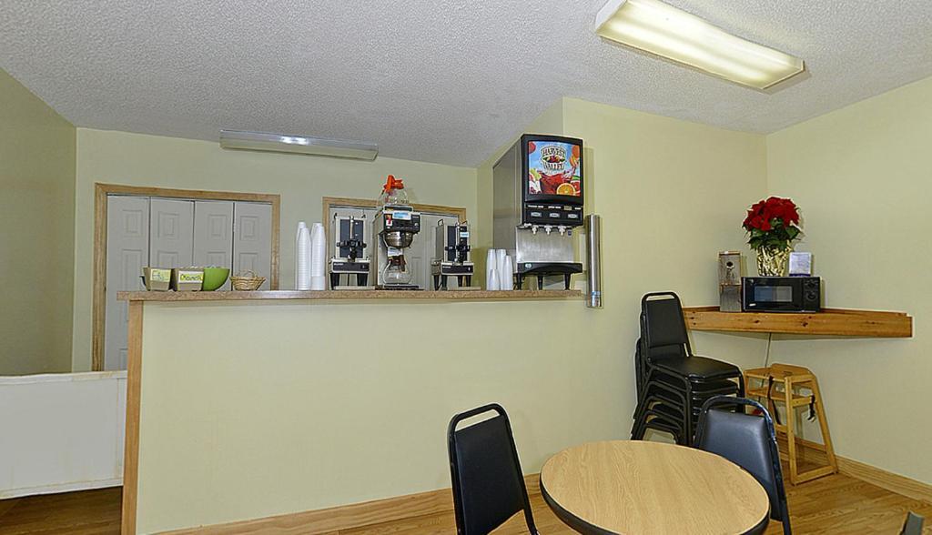 Americas Best Value Inn Saint Ignace Exterior foto